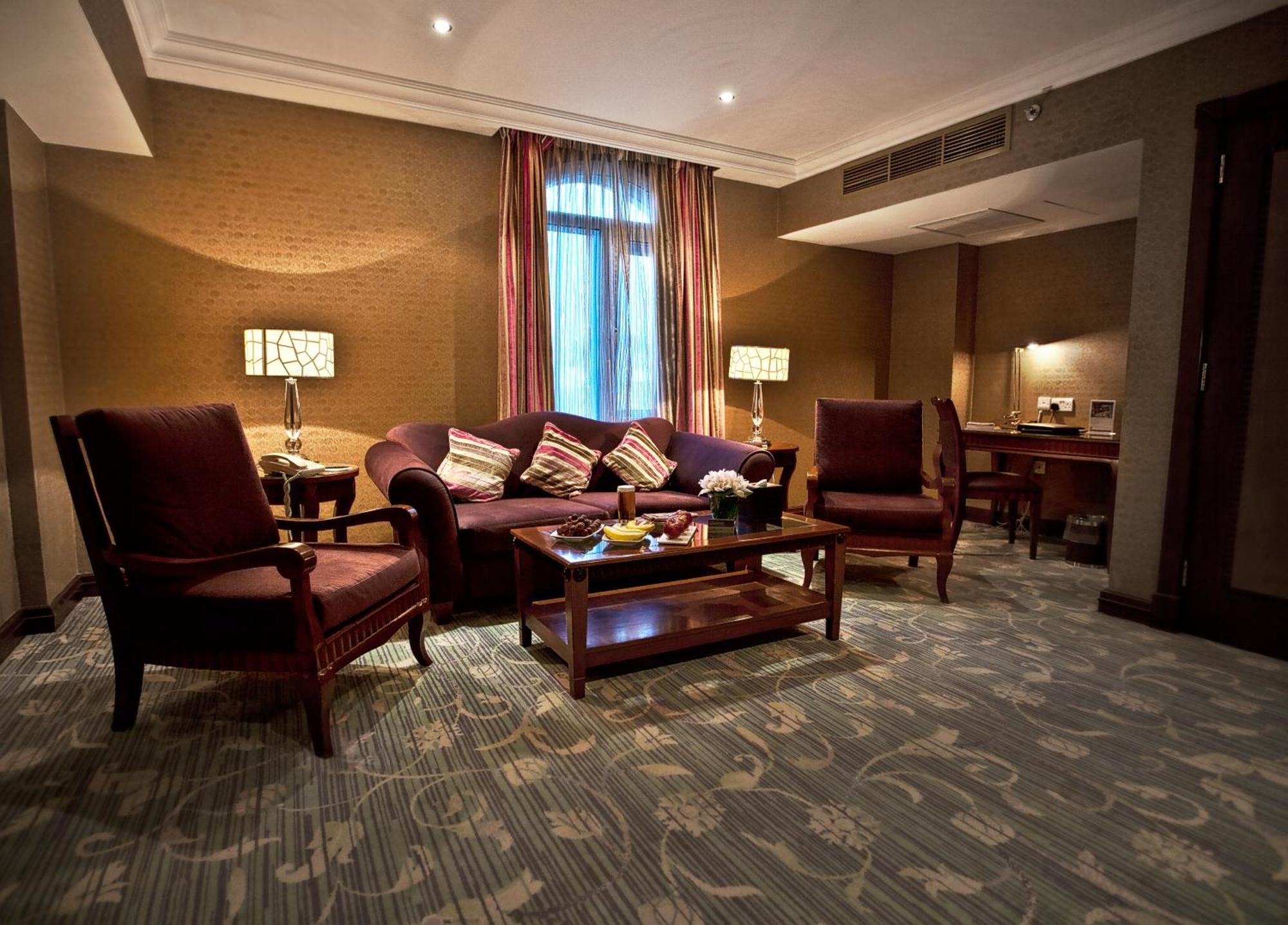 Grand Regency Doha, Trademark Collection By Wyndham Luaran gambar A suite at the hotel