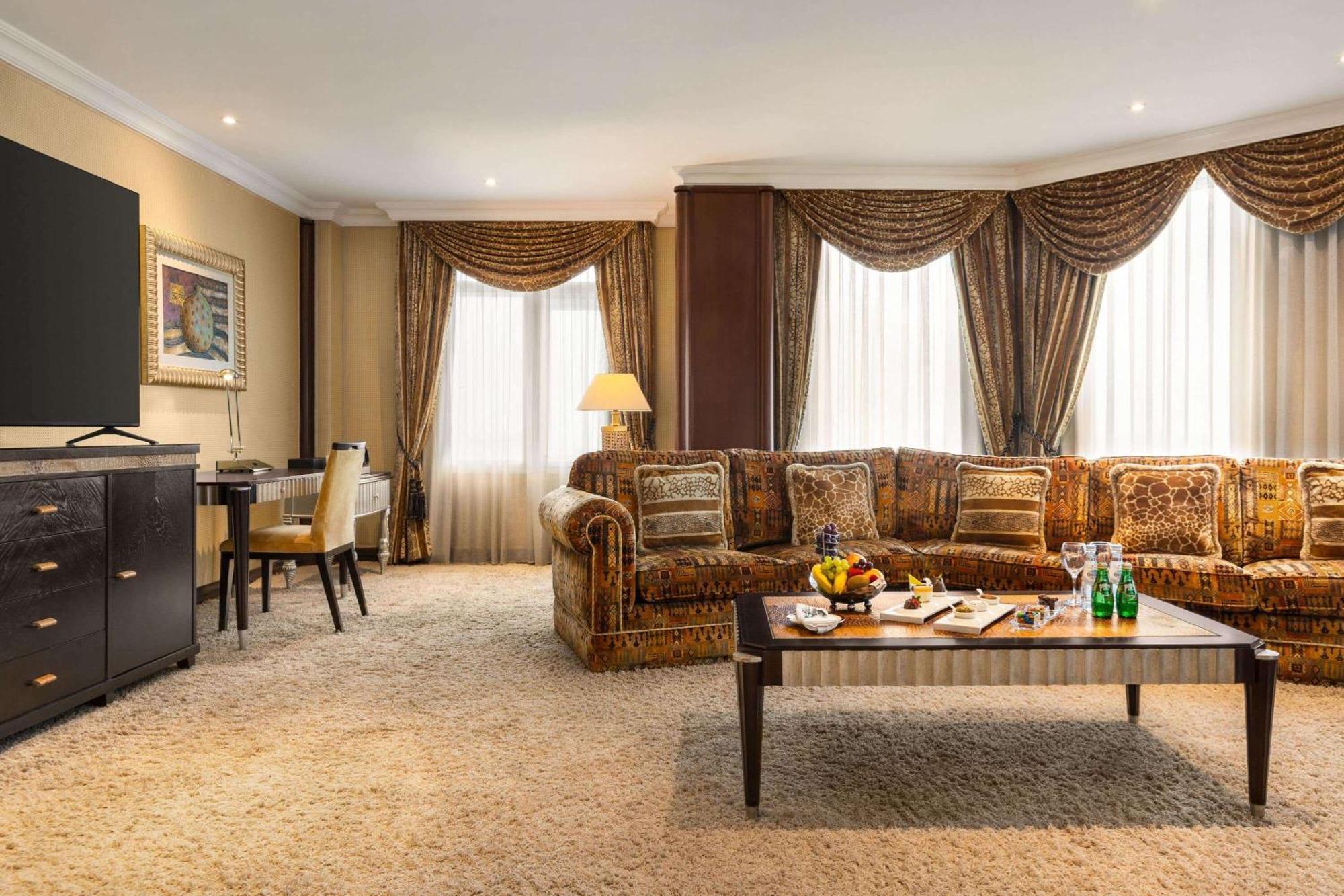 Grand Regency Doha, Trademark Collection By Wyndham Luaran gambar Suite at the hotel