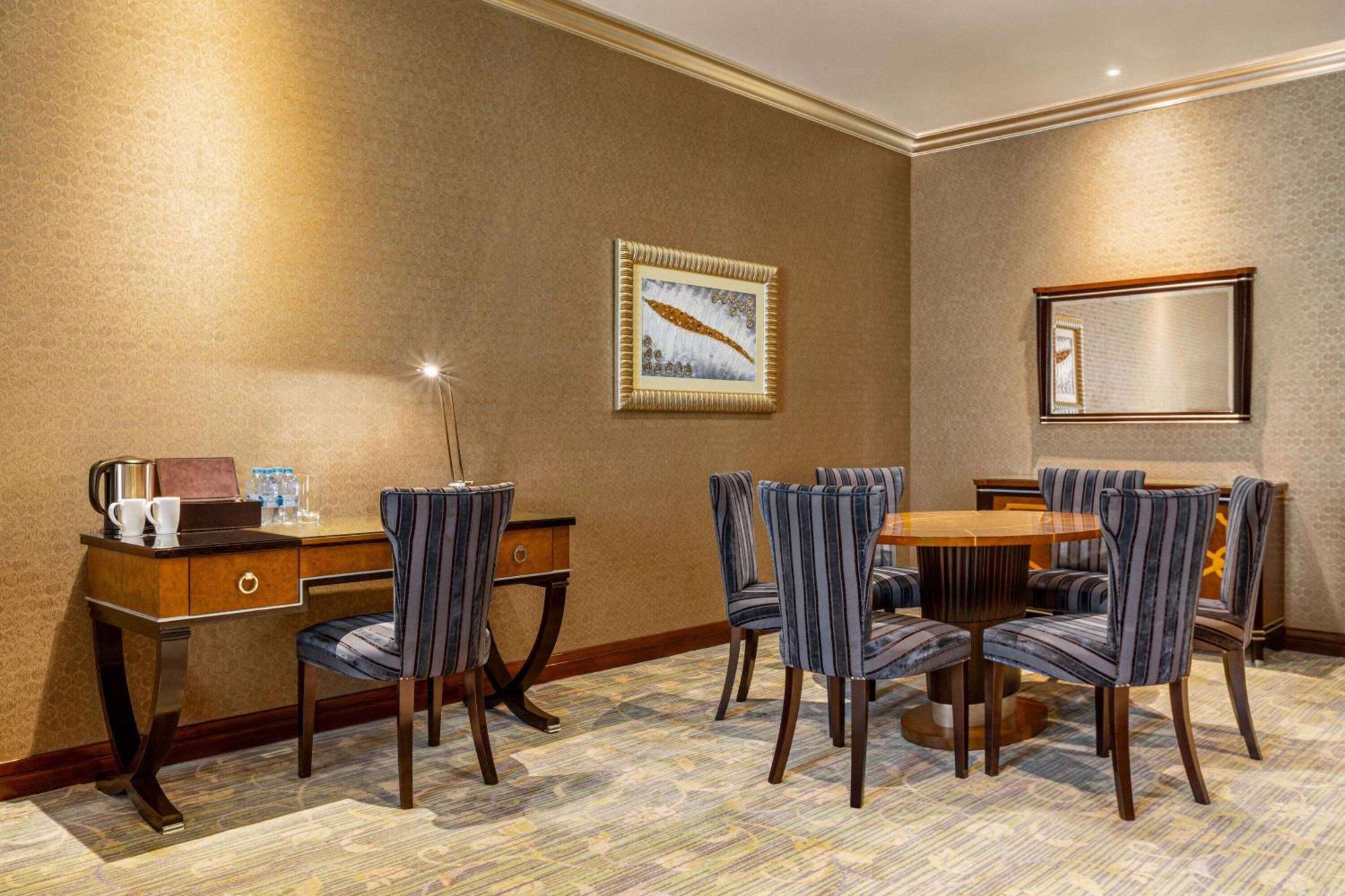 Grand Regency Doha, Trademark Collection By Wyndham Luaran gambar A meeting room at the hotel