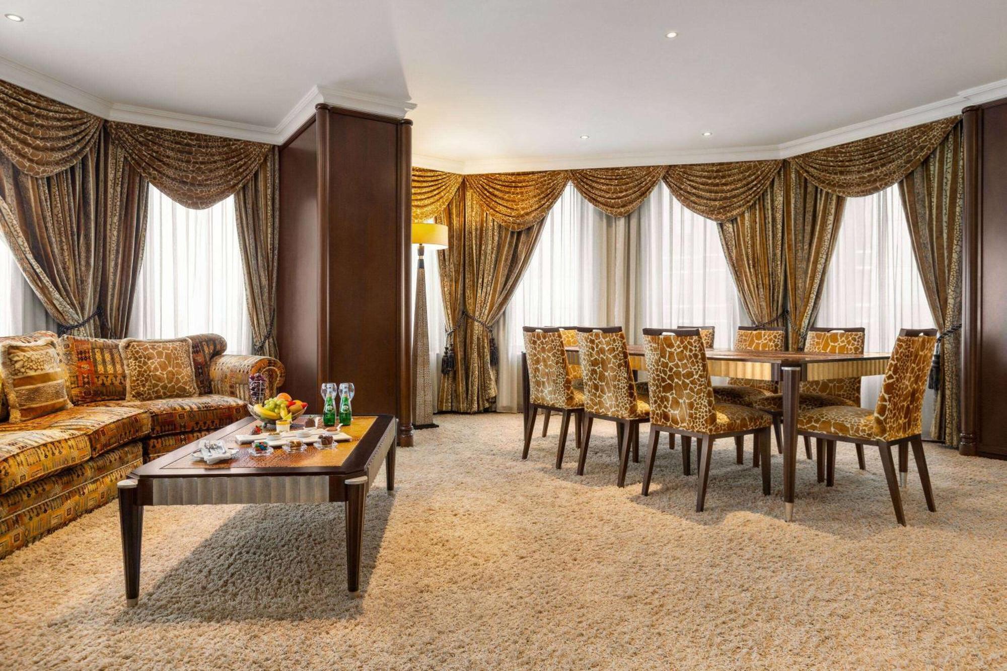 Grand Regency Doha, Trademark Collection By Wyndham Luaran gambar A suite at the hotel