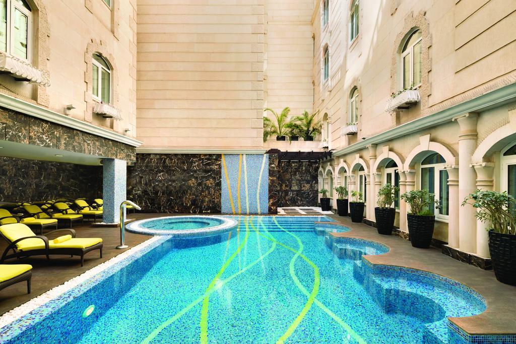 Grand Regency Doha, Trademark Collection By Wyndham Luaran gambar The swimming pool at the hotel