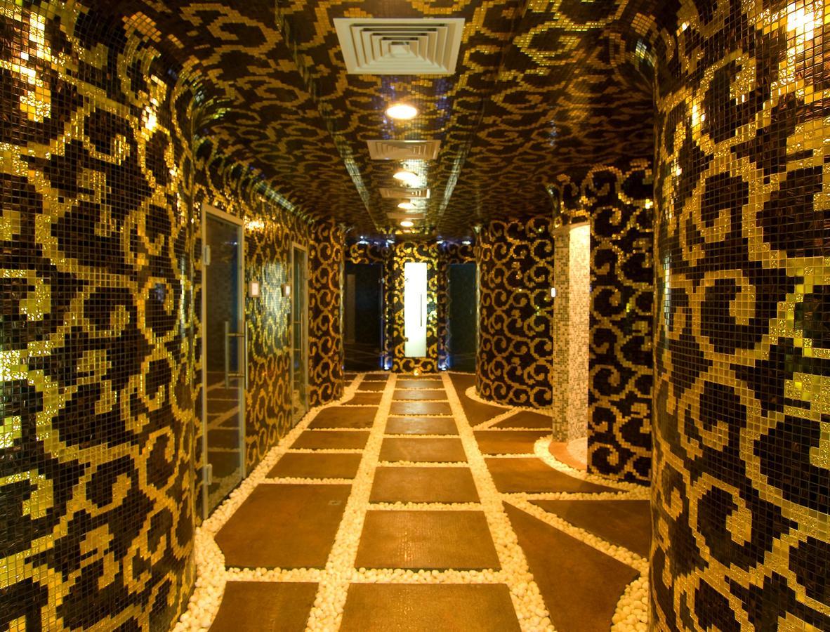 Grand Regency Doha, Trademark Collection By Wyndham Luaran gambar The interior of the hotel